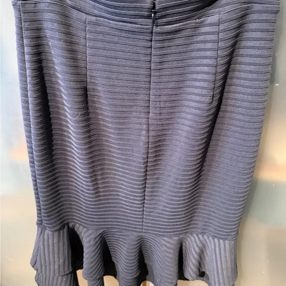 Elegant Ruffled Skirt - Picture 2 of 3